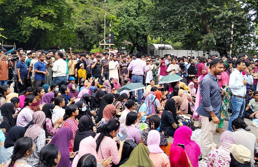 দৈনিক আশুলিয়া